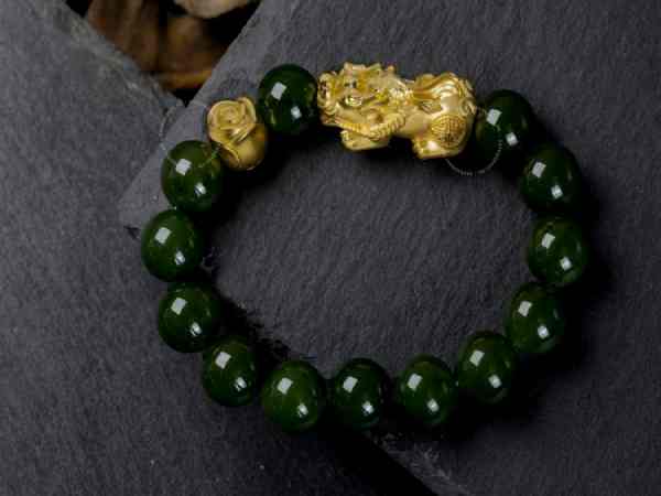 Chọn vòng tay cho nữ mệnh Thủy