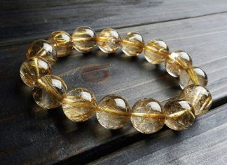 Đá phong thủy mệnh Kim hợp mang theo bên mình