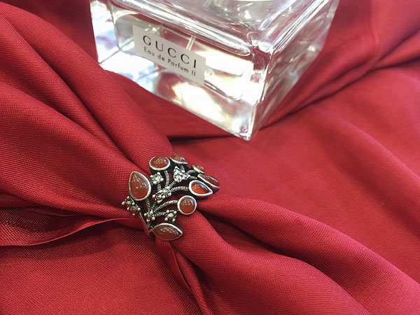 Màu sắc phù hợp với nhẫn phong thủy nữ mệnh Thổ Màu sắc phù hợp với nhẫn phong thủy nữ mệnh Thổ