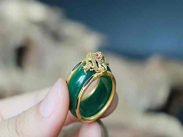 Màu sắc phù hợp với nhẫn phong thủy theo mệnh Mộc