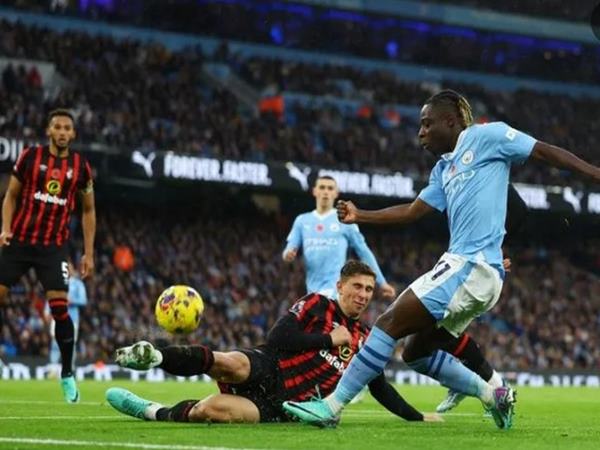 'Sát thủ bóng tối' của Man City