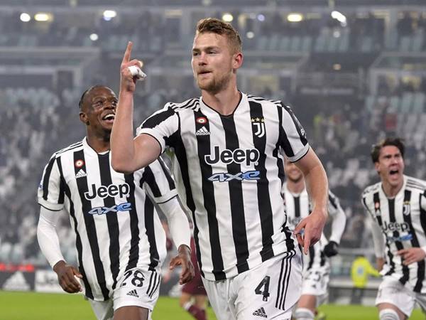 Đội bóng juventus được mệnh danh là gì?