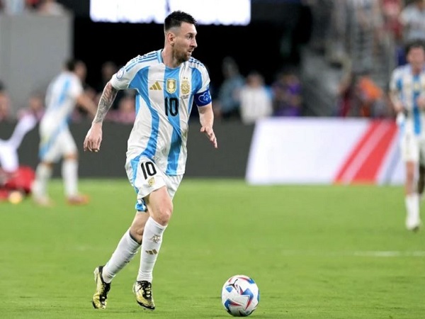 Messi đá vị trí nào tại đội tuyển quốc gia Argentina