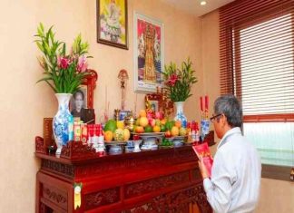 Văn khấn cúng vong linh tại nhà giúp gia đạo bình an