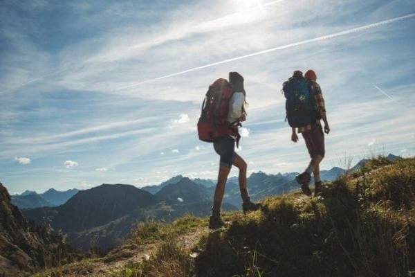Mơ thấy leo núi cùng người khác Mơ thấy leo núi cùng người khác
