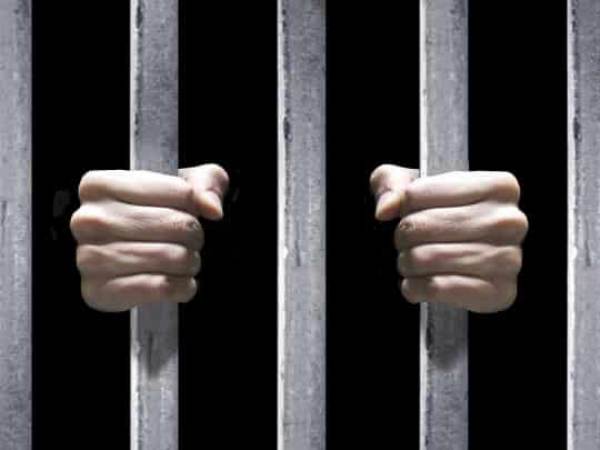 Mơ thấy bạn bè đi tù