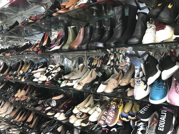 Ý nghĩa chung khi nằm mơ thấy nhiều giày dép