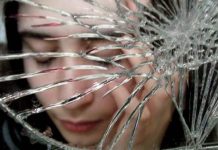 mơ thấy gương vỡ