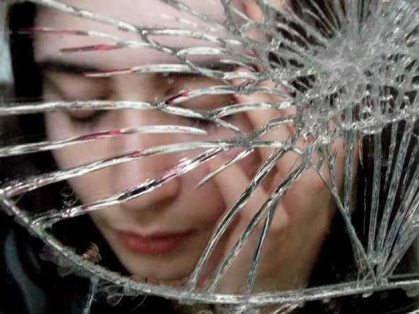 Nằm mơ thấy gương vỡ có điềm báo gì, con số nào tài lộc?