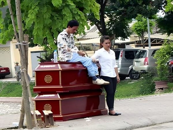 Ngủ mơ thấy nhiều quan tài màu đỏ