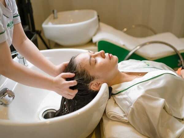 Nằm mơ thấy gội đầu là điềm gì, có số gì tài lộc?